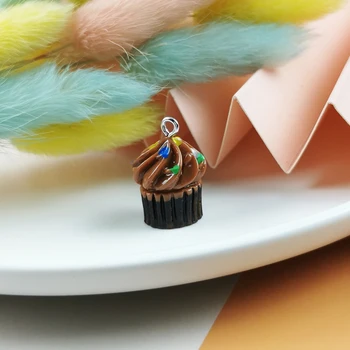 MuhNa 10 kom. 3D Čokolada/od jagoda Cupcakes Privjesci Od Smole Za Izradu Nakita su Naušnice Privjesci DIY Slatka Ovjes